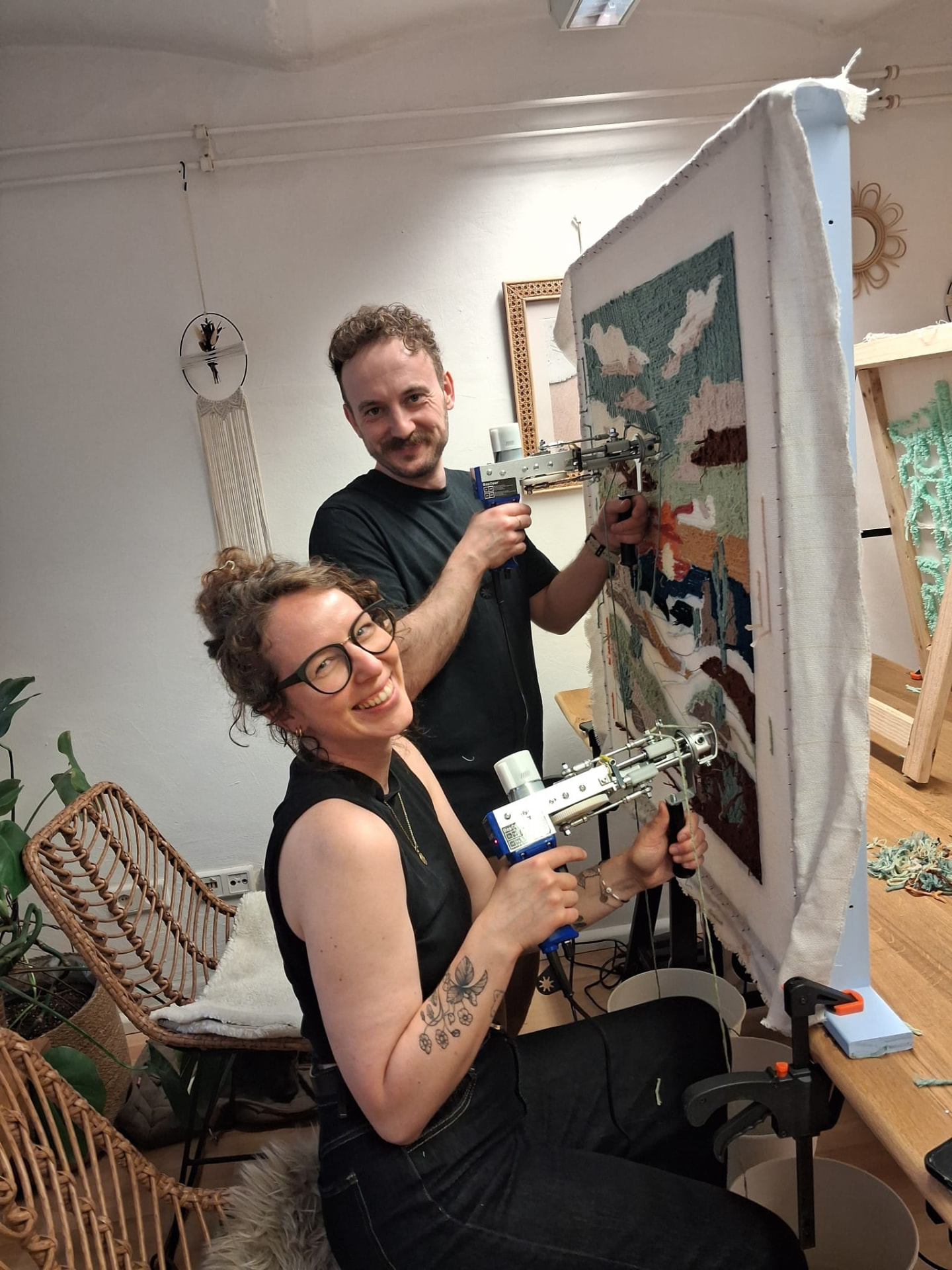 Gemeinsam tuften im Atelier